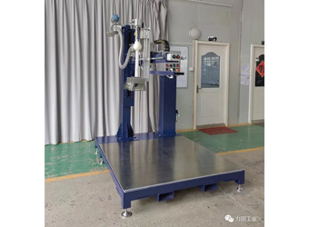 The BDF-1200L4 four-barrel swing arm type strong acid and alkali filling machine has been successfully transported to the customer's site